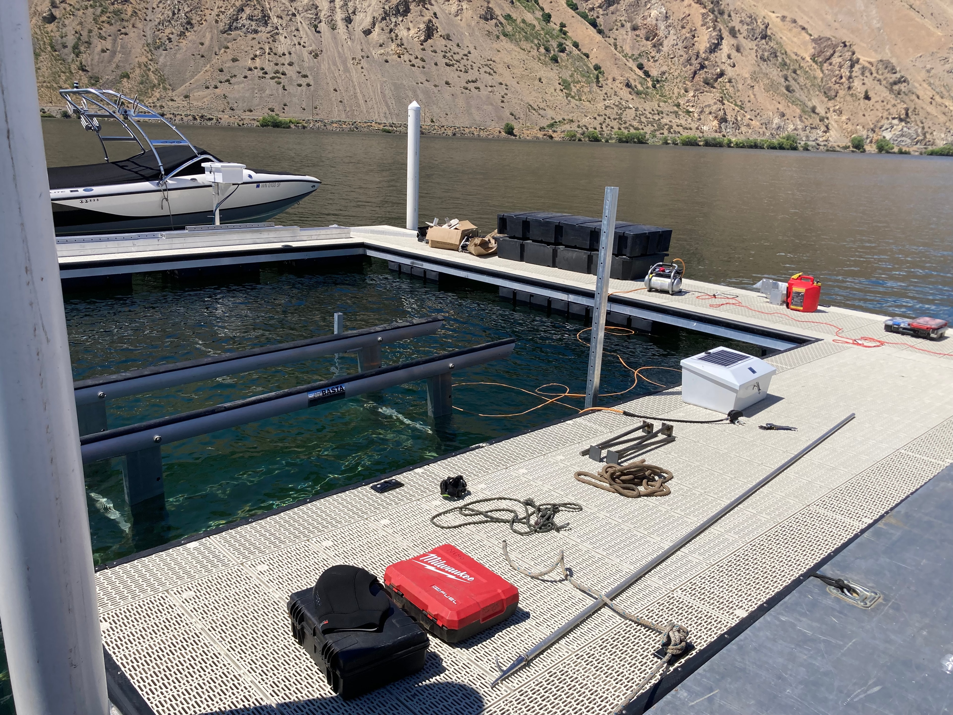 Boat lift installation project photo 2