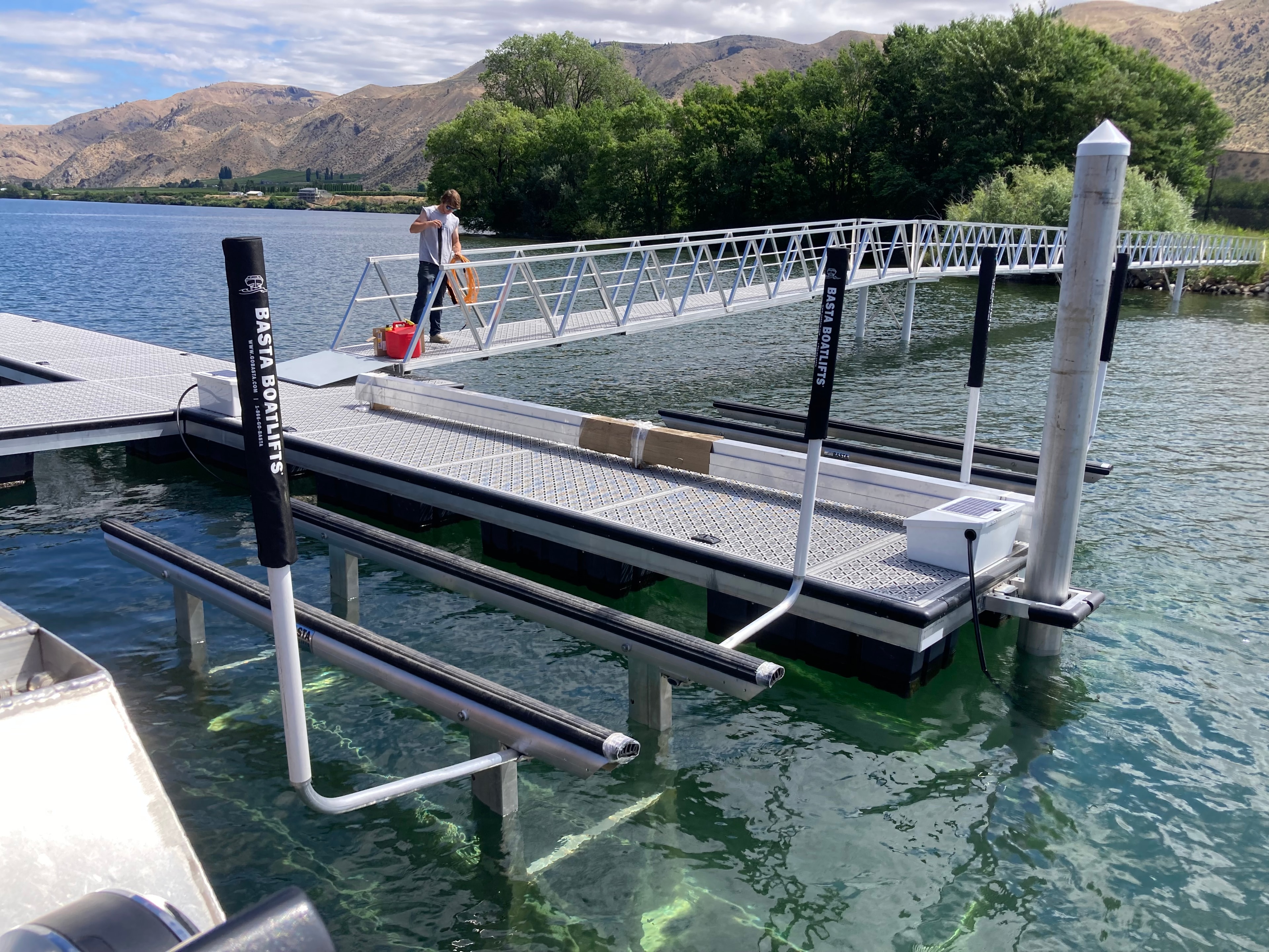 Boat lift installation project photo 3